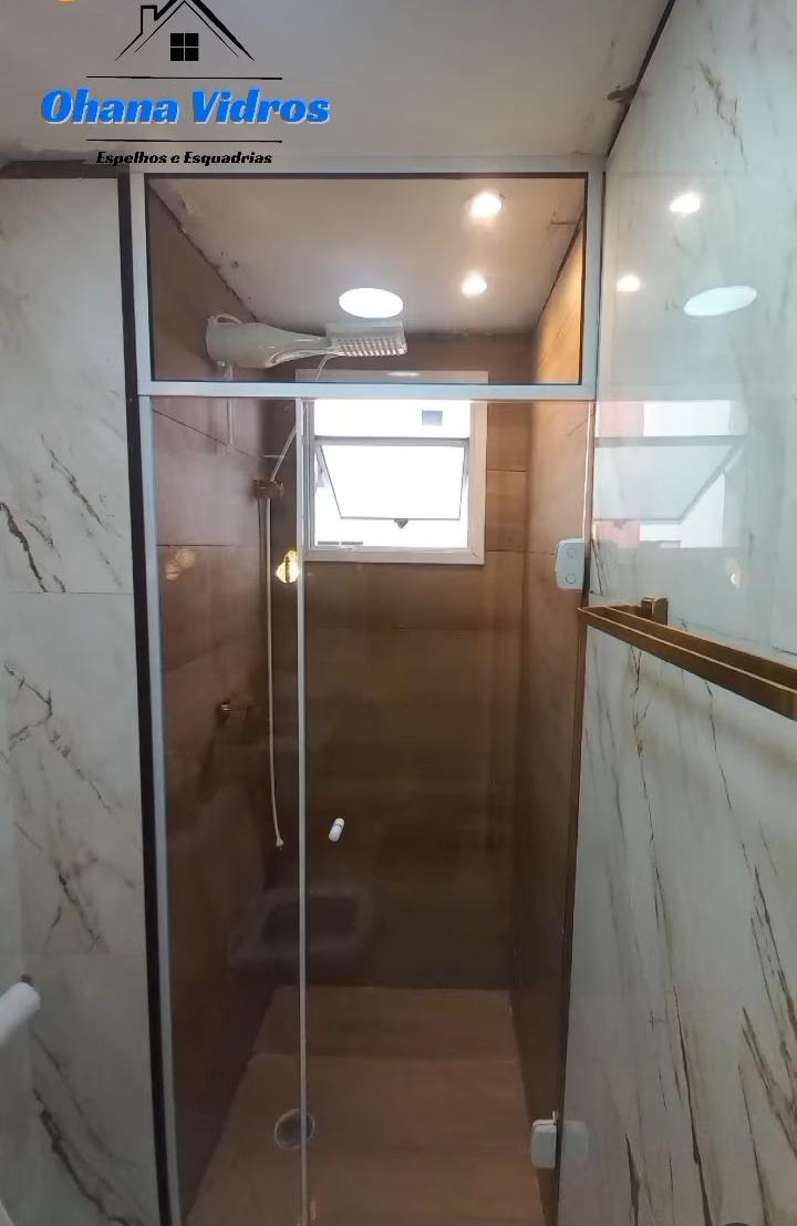 Box de abrir com bandeira
